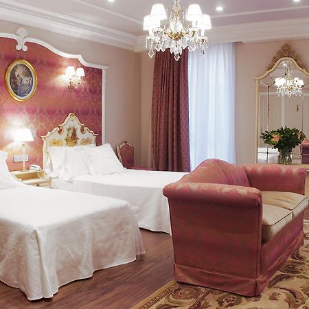 Gran Hotel La Perla Pamplona Room photo